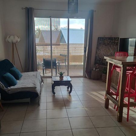 Location Saisonniere Meublee F2 St Leu Face Ocean A 1 Min Plage Apartment Saint-Leu Luaran gambar