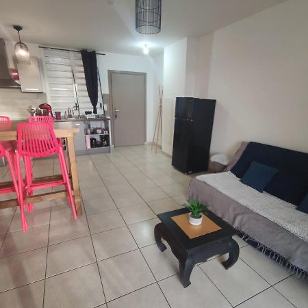 Location Saisonniere Meublee F2 St Leu Face Ocean A 1 Min Plage Apartment Saint-Leu Luaran gambar