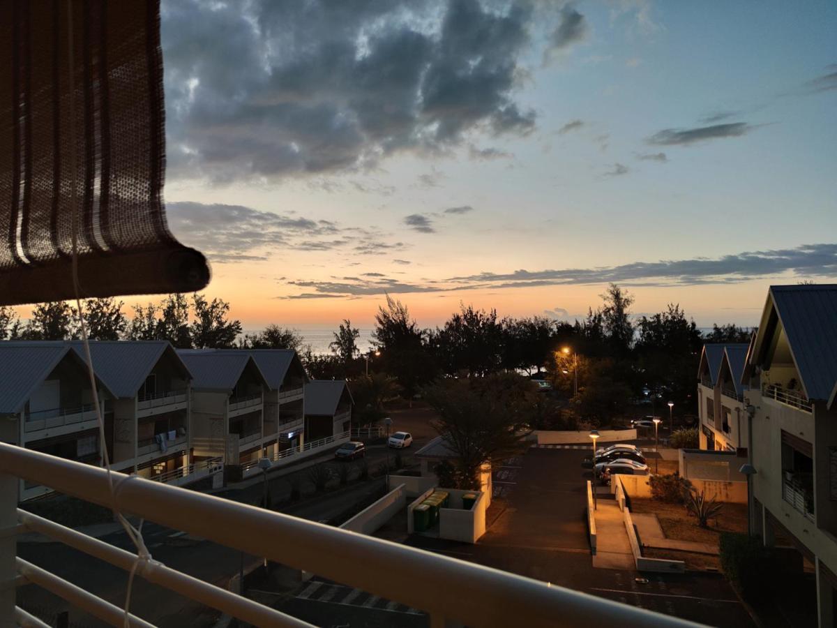 Location Saisonniere Meublee F2 St Leu Face Ocean A 1 Min Plage Apartment Saint-Leu Luaran gambar