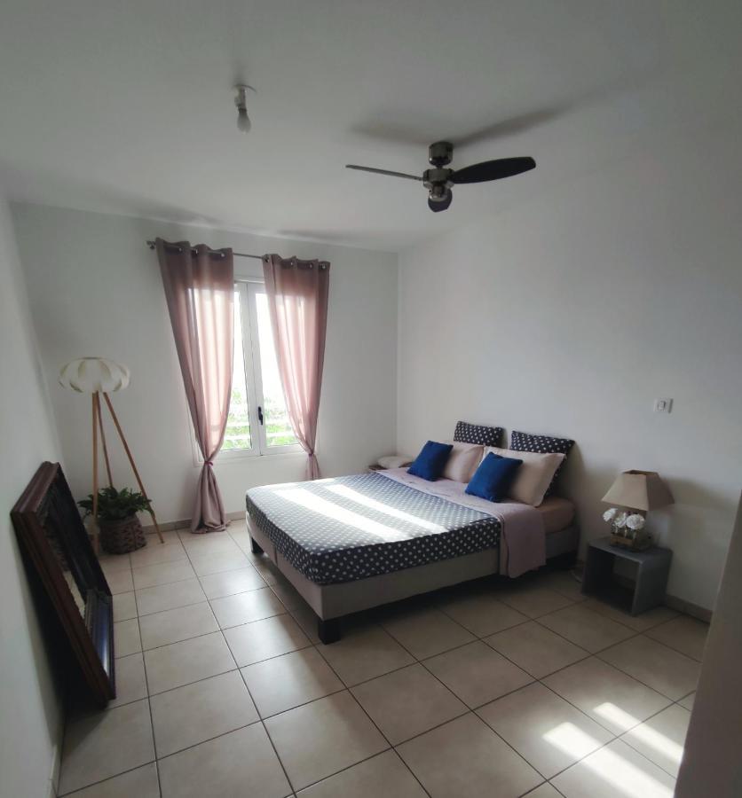 Location Saisonniere Meublee F2 St Leu Face Ocean A 1 Min Plage Apartment Saint-Leu Luaran gambar