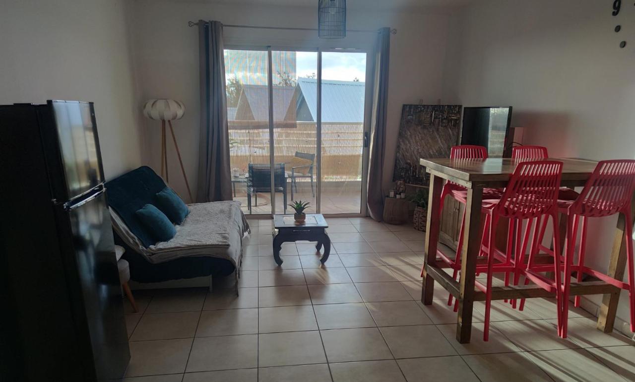 Location Saisonniere Meublee F2 St Leu Face Ocean A 1 Min Plage Apartment Saint-Leu Luaran gambar