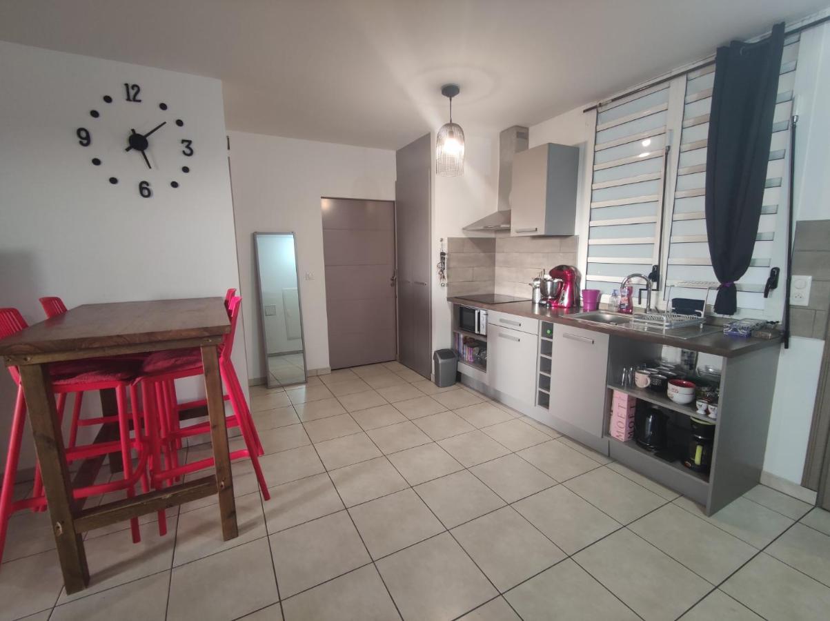 Location Saisonniere Meublee F2 St Leu Face Ocean A 1 Min Plage Apartment Saint-Leu Luaran gambar