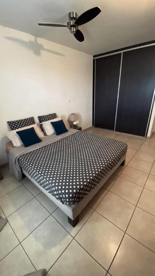 Location Saisonniere Meublee F2 St Leu Face Ocean A 1 Min Plage Apartment Saint-Leu Luaran gambar