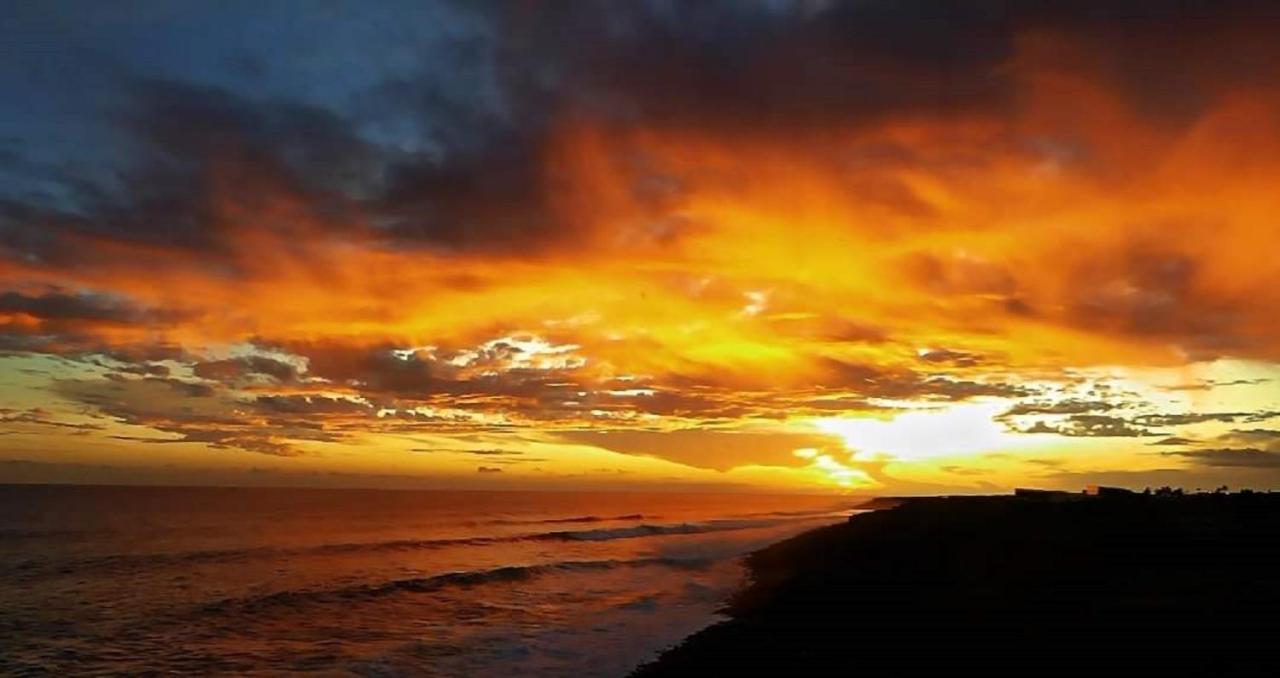 Location Saisonniere Meublee F2 St Leu Face Ocean A 1 Min Plage Apartment Saint-Leu Luaran gambar